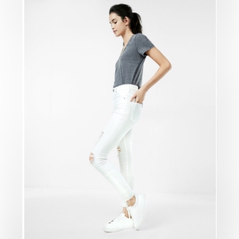 🔥HP🔥 White distressed high rise ankle jeans 👖 - Picture 6 of 8